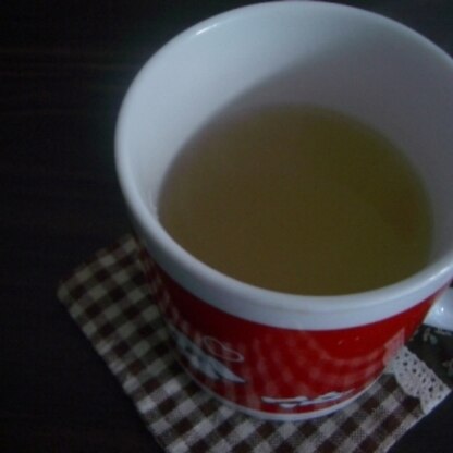 ちょっと風邪気味なのでお茶にはちみつ入れてみました。
はちみつの甘みでホッコリ♪風邪にも効いたらいいな（＾＾）